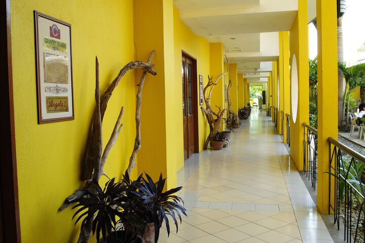 Ballroom/Hall 32 of 42