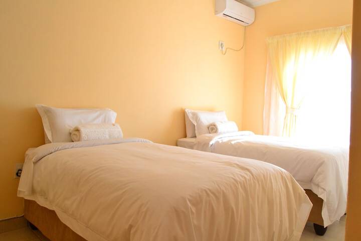 Room 5 of 11