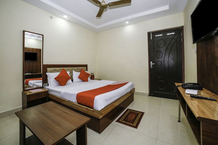 Room 10 of 18