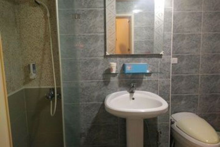 Room 4 of 11