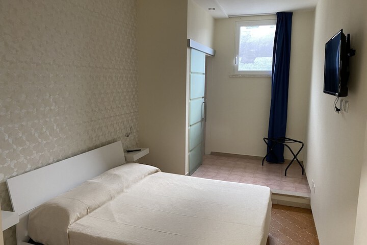 Room 52 of 99