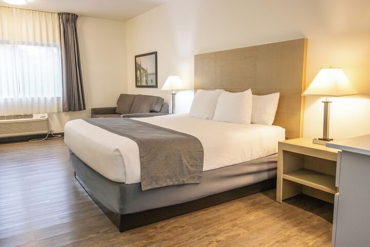 Room 9 of 32