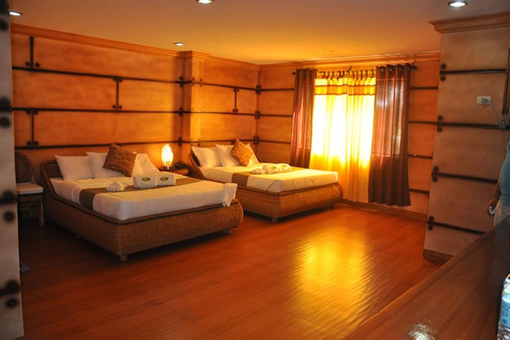 Room 13 of 33