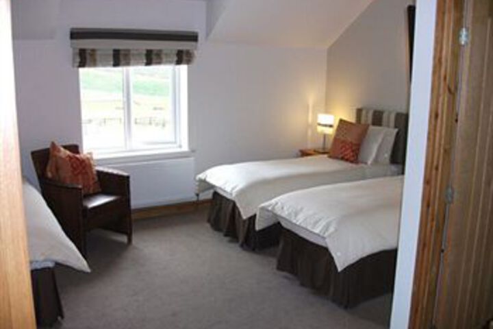 Room 6 of 8