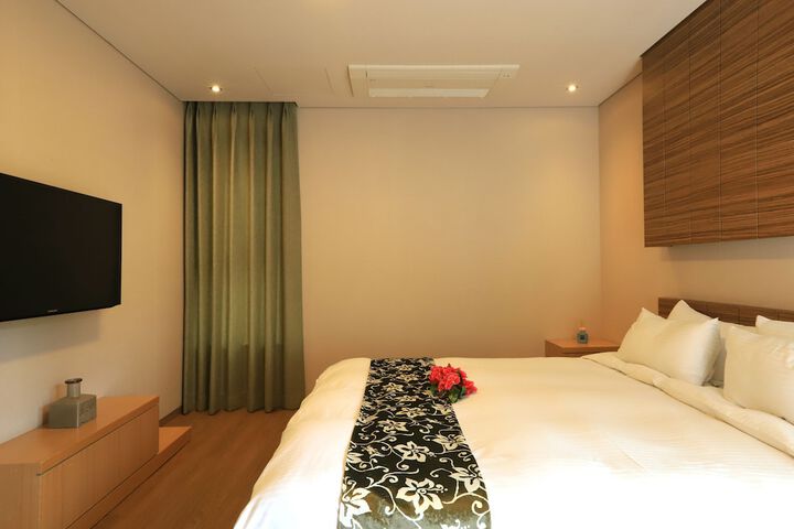 Room 13 of 78