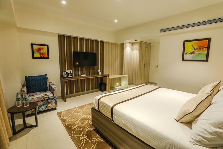 Room 27 of 46