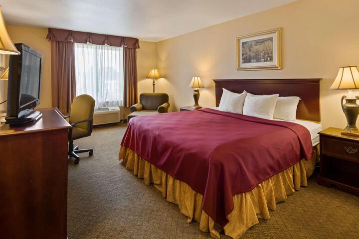 1 King Bed Mobility Accessible Comast Bathtb Full Breakfast (6 of 10)