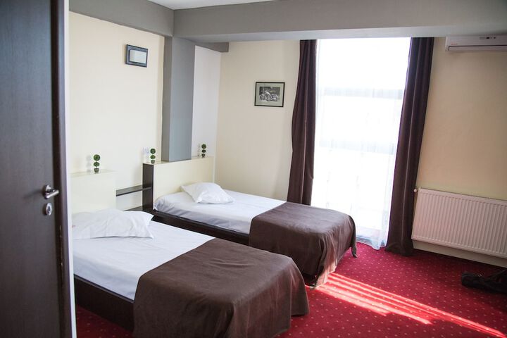 Room 6 of 17