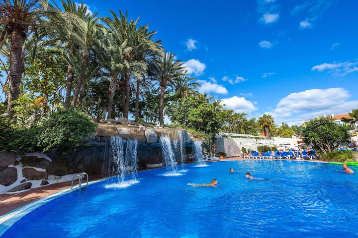 Hotel Pool