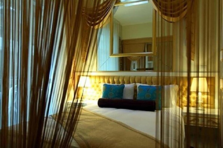 Room 6 of 17