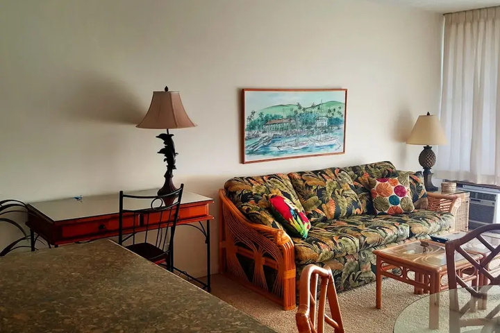 Room 4 of 18