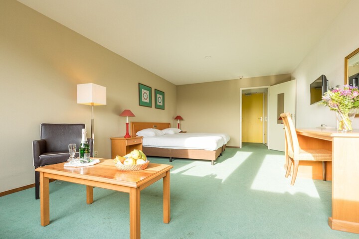 Room 6 of 52