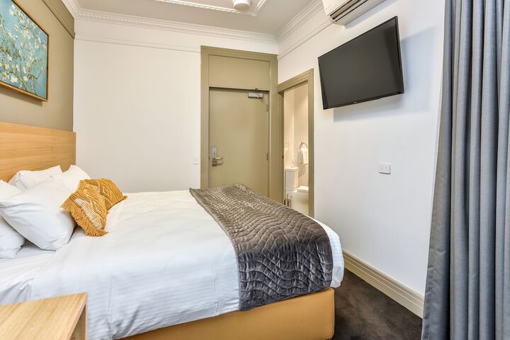 Room 8 of 40