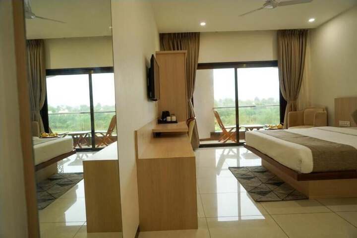 Room 13 of 27