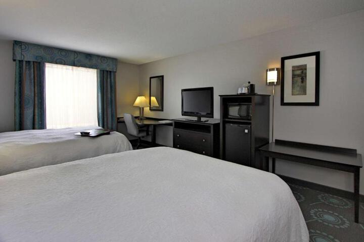 2 Queen Beds (4 of 4)