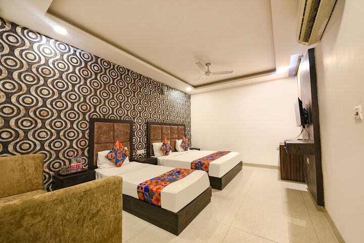 Room 15 of 30