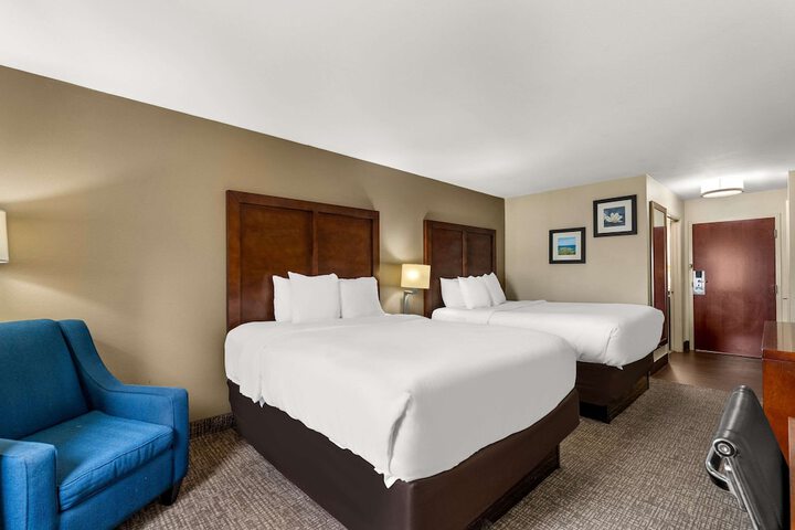 2 Double Beds (4 of 9)