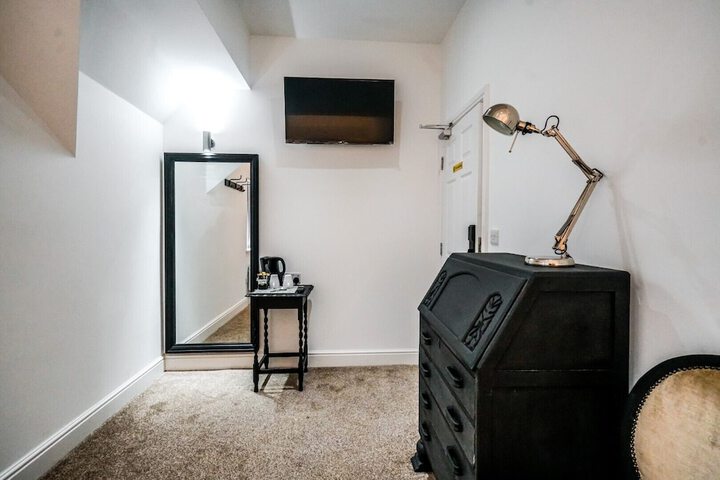 Room 10 of 26