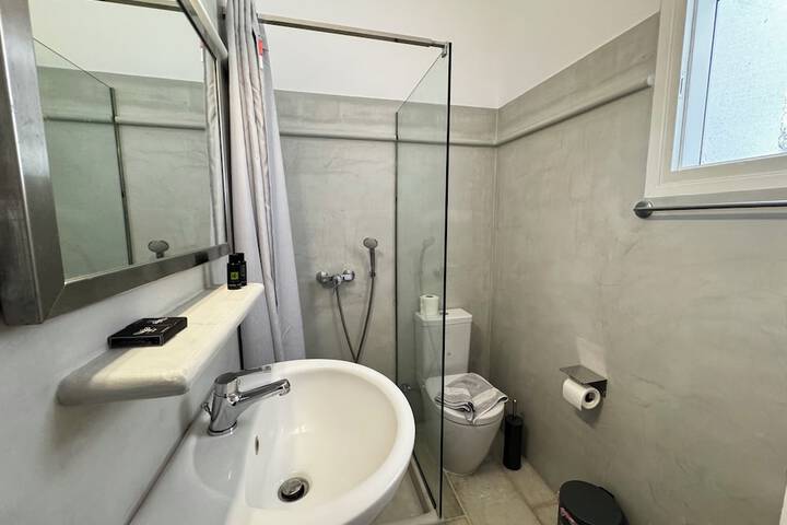 Room 15 of 48