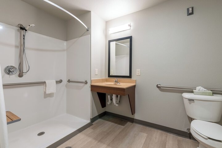 1 Queen Bed Mobile Accessible Hearing Impaired Roll in Shower (9 of 24)