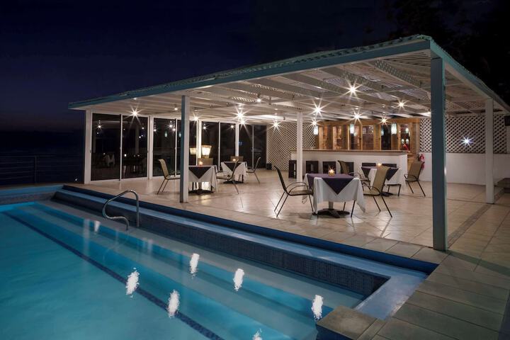 Hotel Pool
