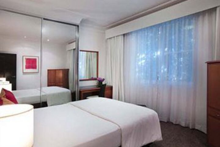 Room 3 of 8