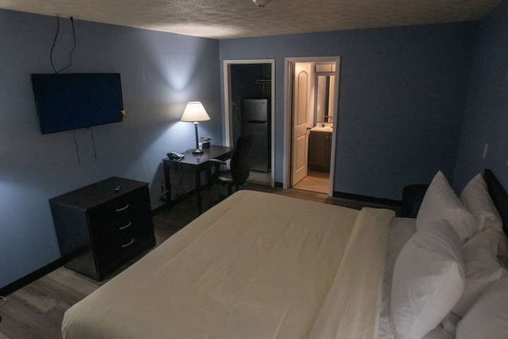 Basic Double Room (1 of 7)