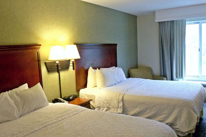 2 Queen Beds (10 of 10)