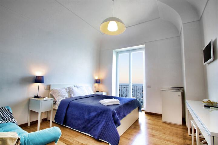 Room 8 of 25