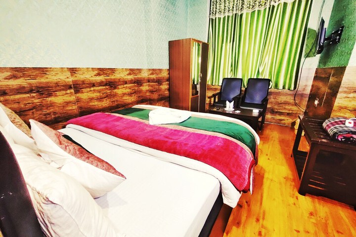 Room 11 of 25
