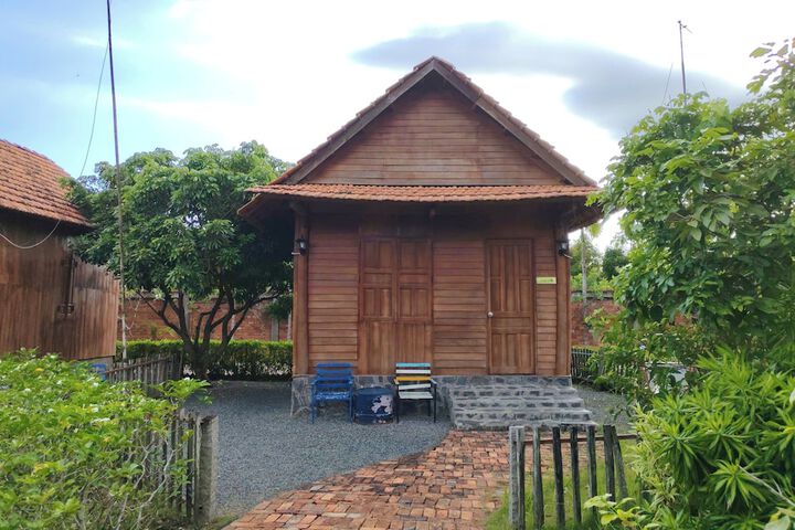 Room 4 of 98