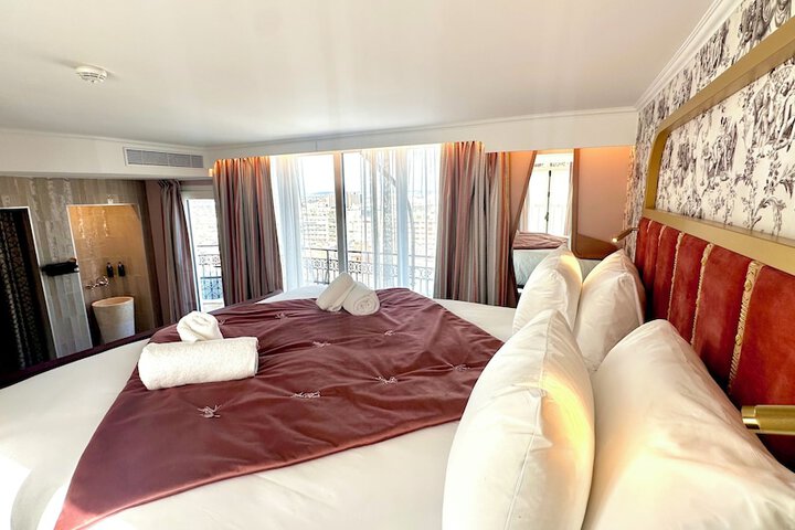 Room 12 of 28