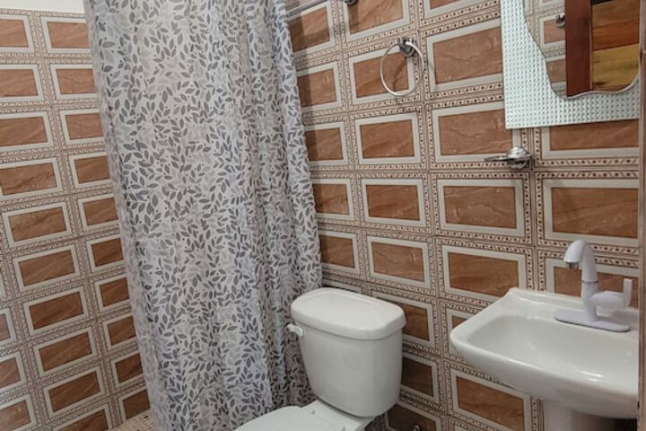 Room 16 of 28