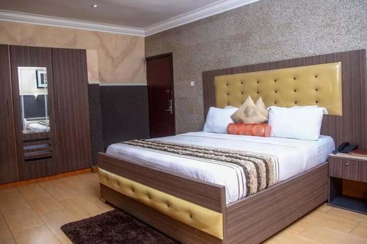 Room 16 of 25