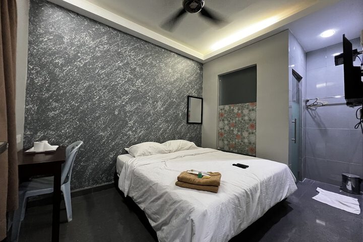 Room 4 of 15