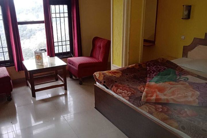 Room 10 of 13
