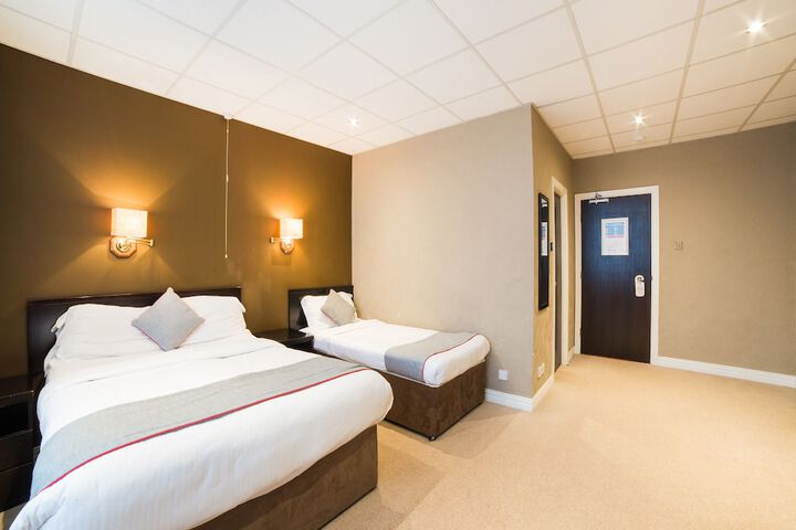 Room 16 of 36