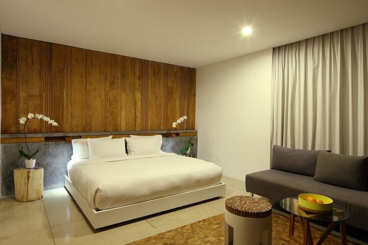 Room 11 of 66