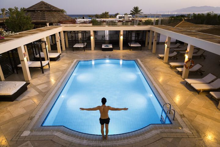 Hotel Pool