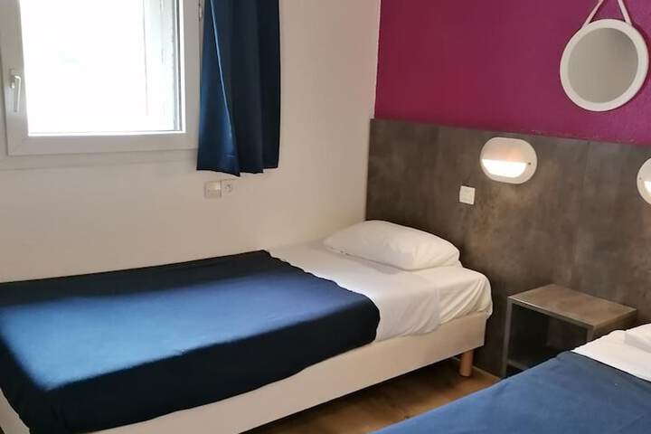Room 6 of 28