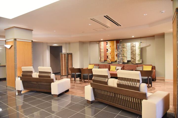 Entrance & Lobby