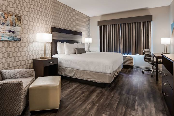 1 King Bed (9 of 11)