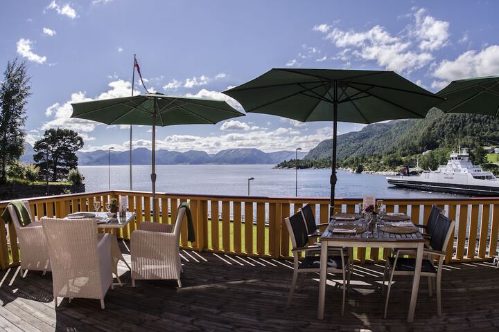 Sundeck 94 of 104
