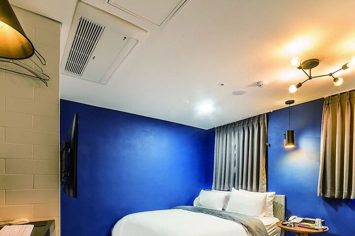 Room 111 of 165