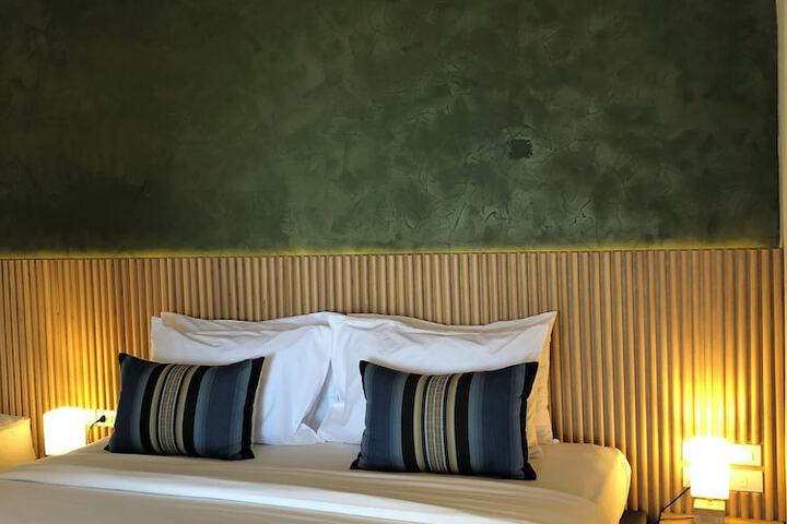 Room 17 of 250