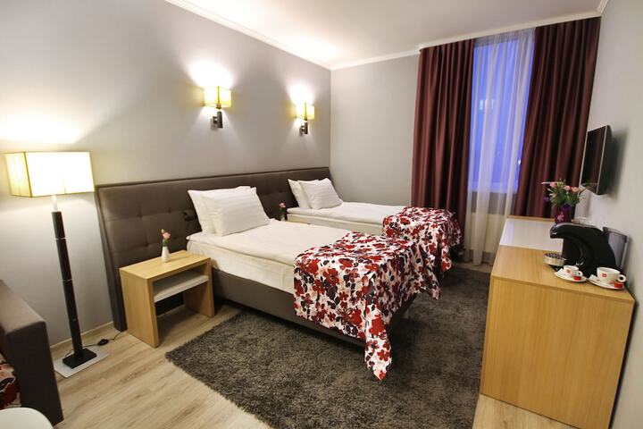 Room 13 of 38