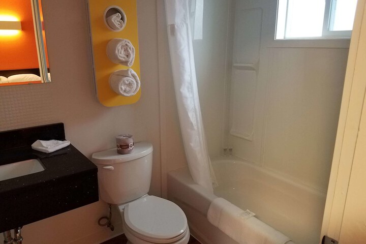Room 42 of 46