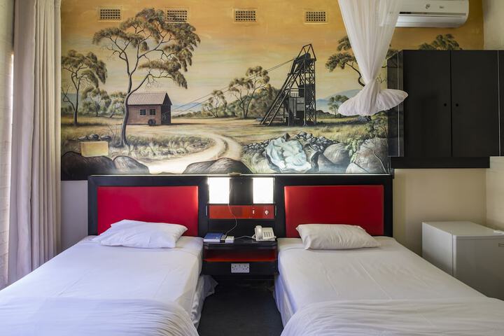 Room 4 of 34