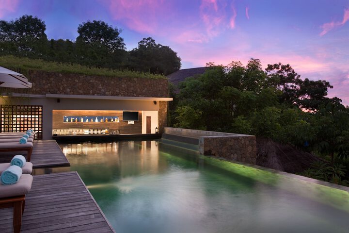 Hotel with Pool