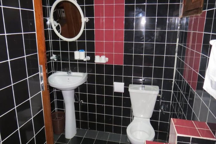 Room 9 of 12